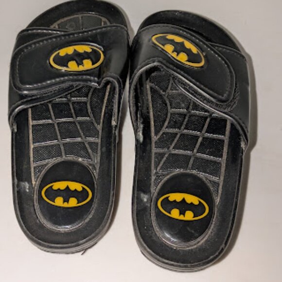 Batman Kids Slip on Sandals Size 2/4 New With Carry Bag Black and Yellow - Picture 7 of 12